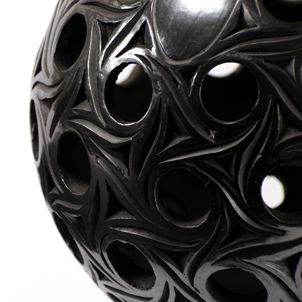 Barro Negro Ball Vase by Taller Llerys - UK loves MEX