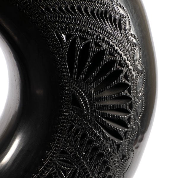 Barro Negro Donut Vase by Taller Llerys - UK loves MEX
