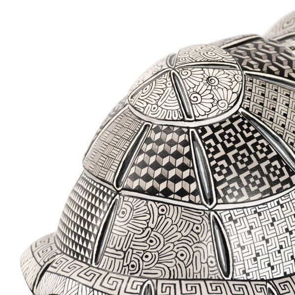 Exquisite Handcrafted Alebrije Turtle by Nicolas Morales & Laura Jimenez - UK loves MEX