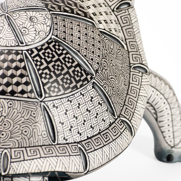 Exquisite Handcrafted Alebrije Turtle by Nicolas Morales & Laura Jimenez - UK loves MEX