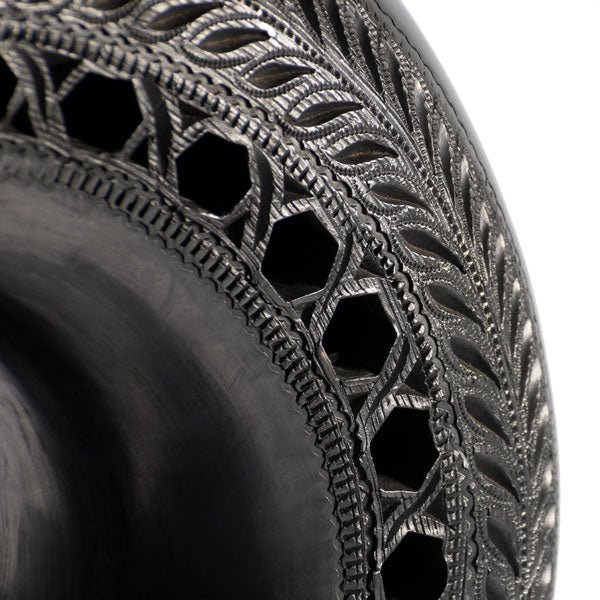 Large Barro Negro Donut Vase by Taller Llerys - UK loves MEX