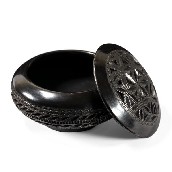 Nigüa Barro Negro Jewelry Box by Taller Llerys - UK loves MEX