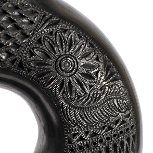 Small Barro Negro Donut Vase by Taller Llerys - UK loves MEX
