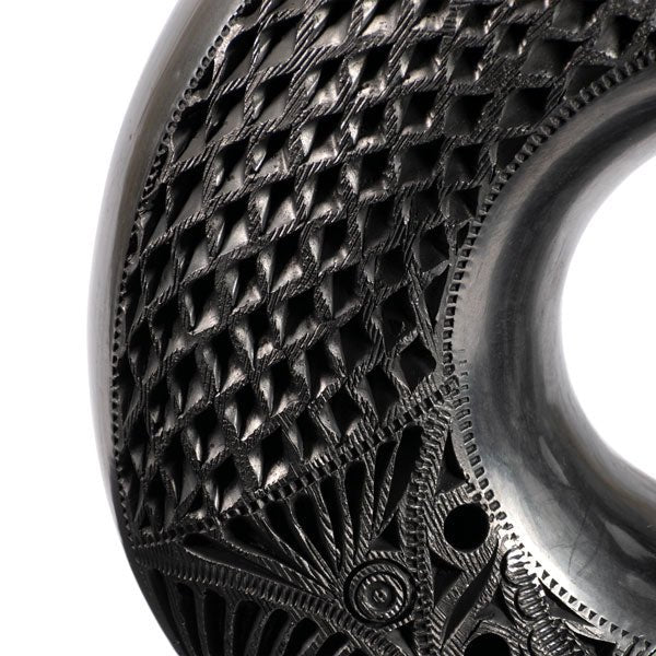 Small Barro Negro Donut Vase by Taller Llerys - UK loves MEX